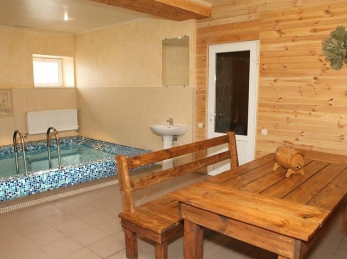 Банне подвір'ячко