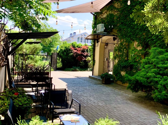 Затишний двір із кафе Сауна, баня, басейн Днепр